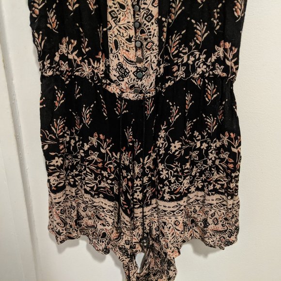 Urban Outfitters Ecote Black Pink Paisley Button-Front Romper - Picture 4 of 6